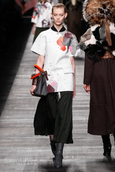 Look 34